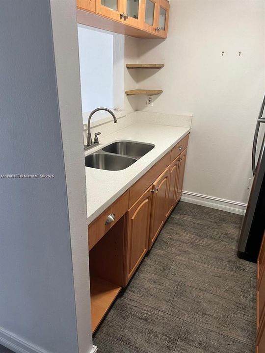 For Rent: $2,500 (2 beds, 1 baths, 840 Square Feet)