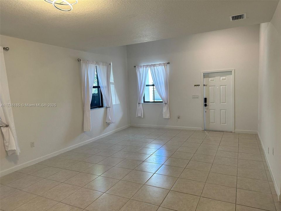 For Rent: $3,400 (3 beds, 2 baths, 3191 Square Feet)