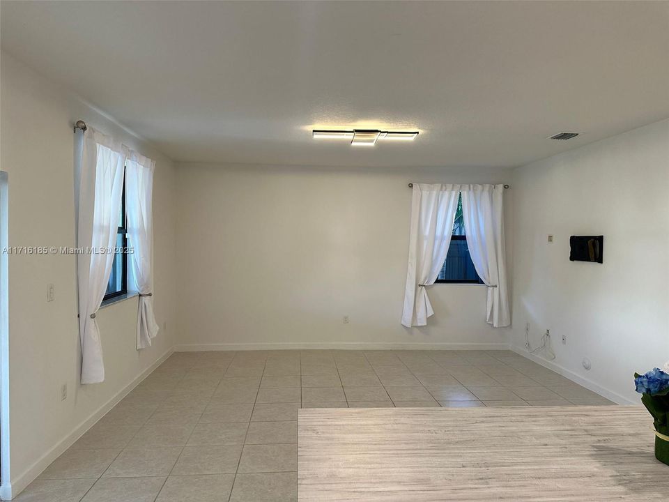 For Rent: $3,400 (3 beds, 2 baths, 3191 Square Feet)