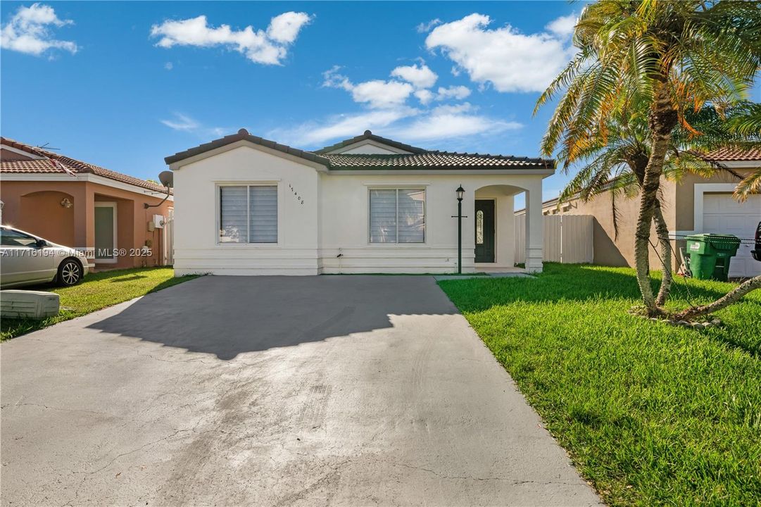 For Sale: $599,000 (3 beds, 2 baths, 1403 Square Feet)