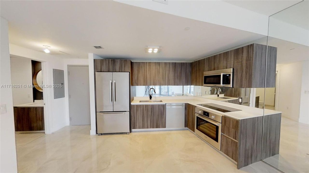 For Sale: $679,990 (2 beds, 2 baths, 1032 Square Feet)