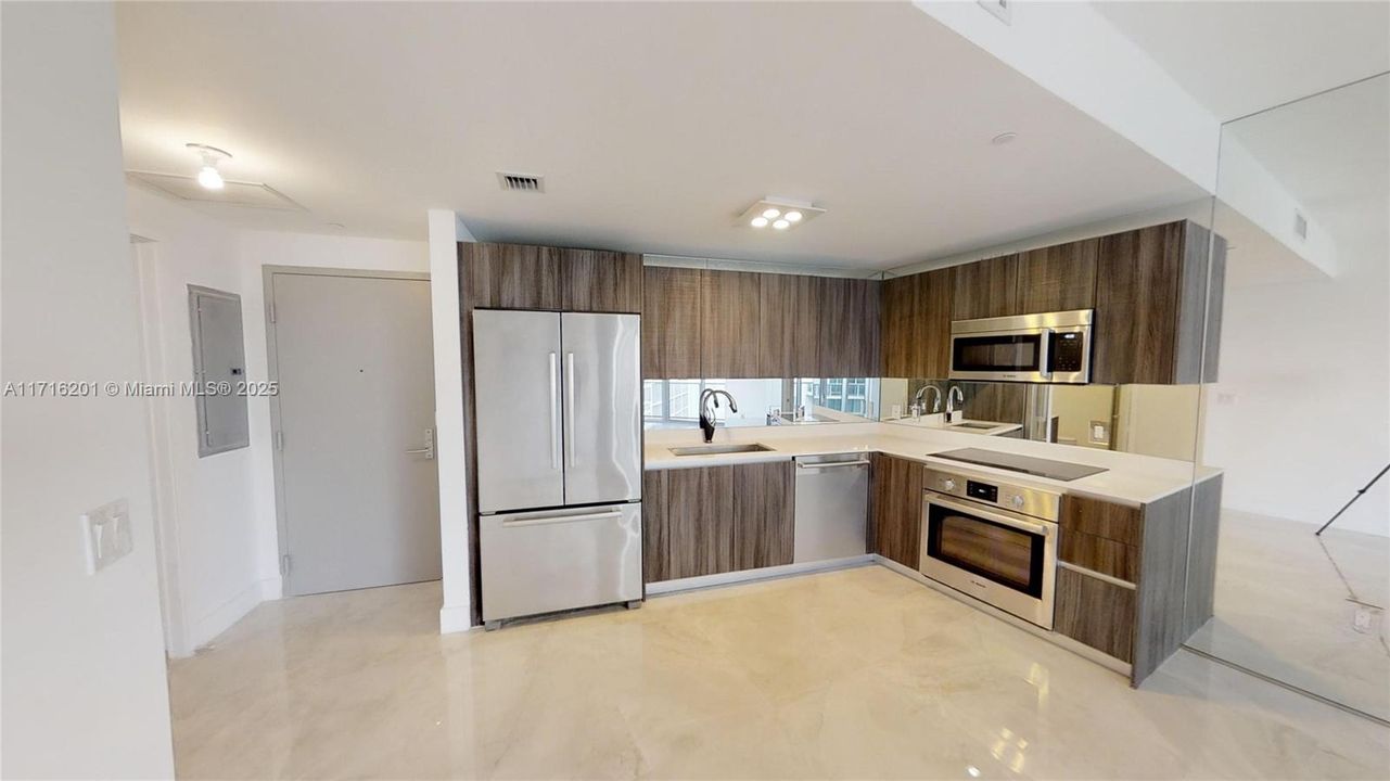 For Sale: $679,990 (2 beds, 2 baths, 1032 Square Feet)