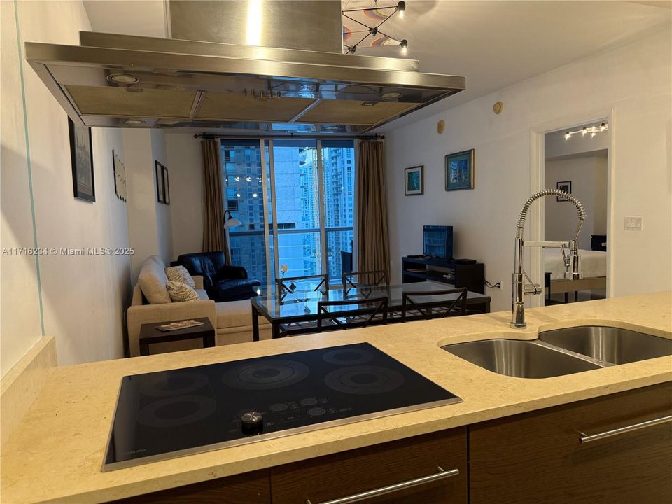 For Rent: $4,300 (1 beds, 1 baths, 842 Square Feet)