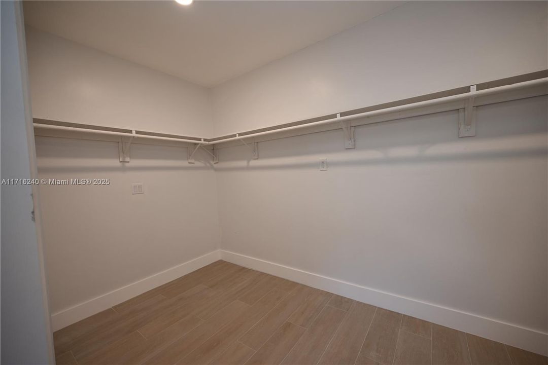 LARGE MASTER CLOSET