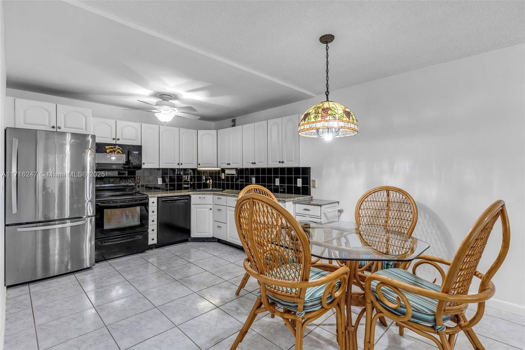 For Sale: $449,900 (2 beds, 2 baths, 1100 Square Feet)