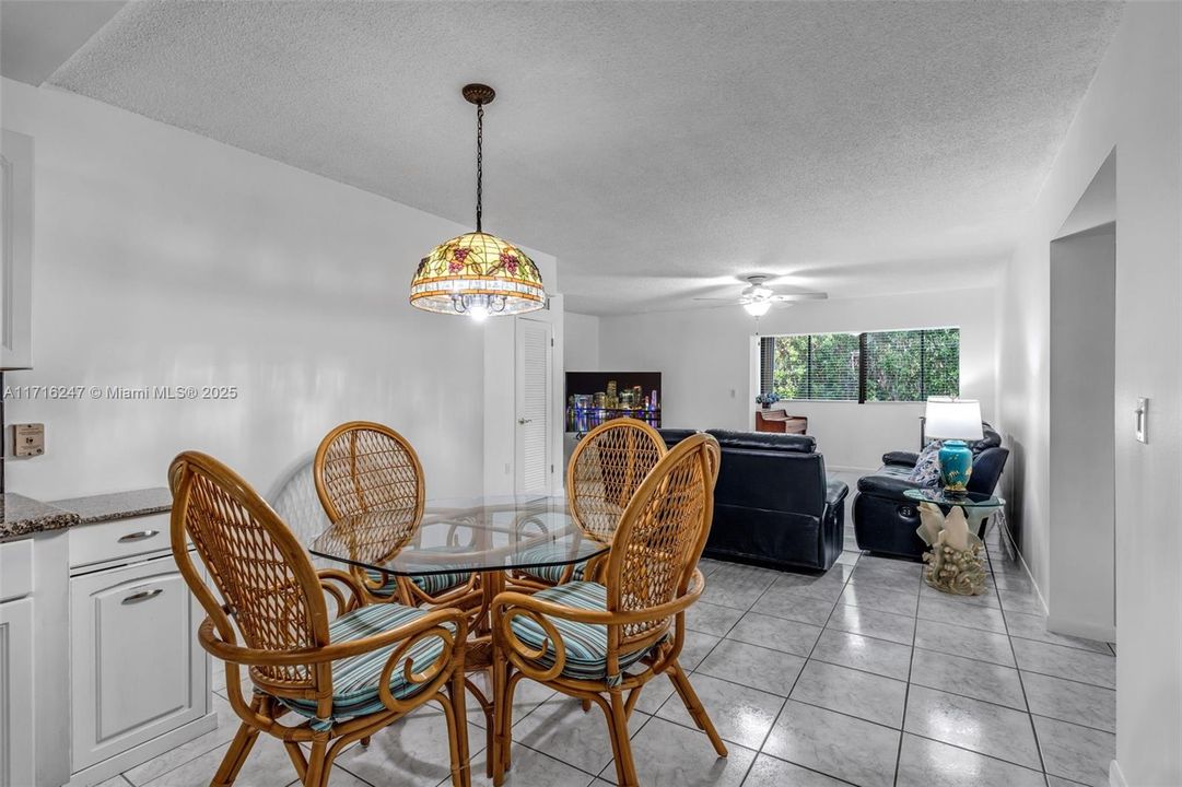 For Sale: $449,900 (2 beds, 2 baths, 1100 Square Feet)