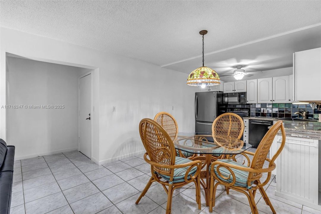 For Sale: $449,900 (2 beds, 2 baths, 1100 Square Feet)