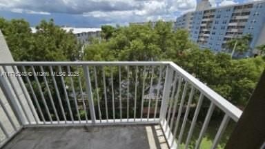 For Rent: $1,900 (2 beds, 2 baths, 809 Square Feet)