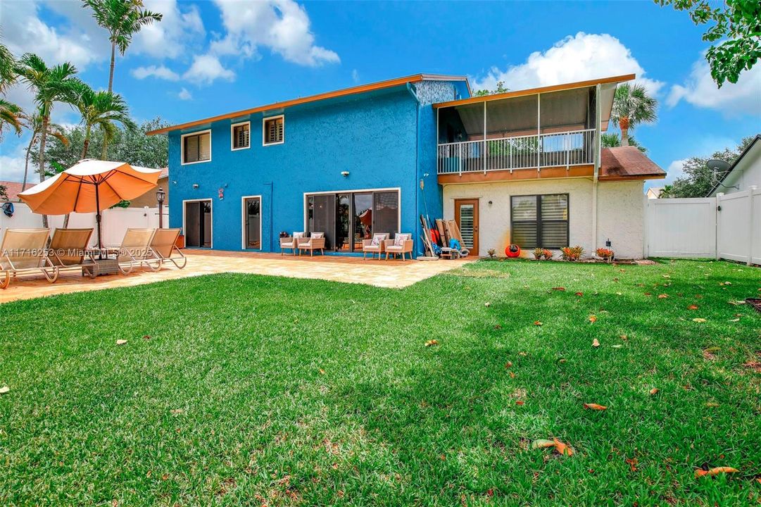 En Venta: $925,000 (5 camas, 3 baños, 2748 Pies cuadrados)