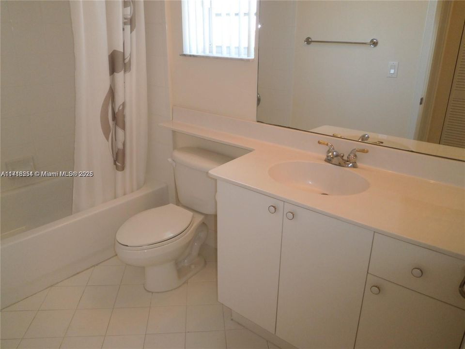 For Rent: $3,250 (2 beds, 2 baths, 1950 Square Feet)