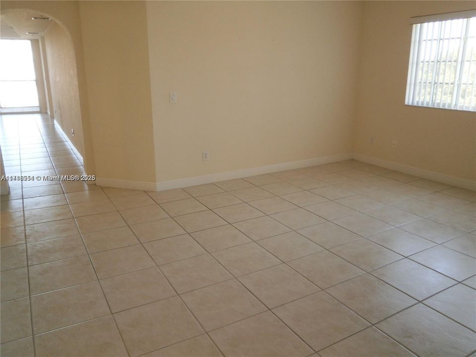 For Rent: $3,250 (2 beds, 2 baths, 1950 Square Feet)