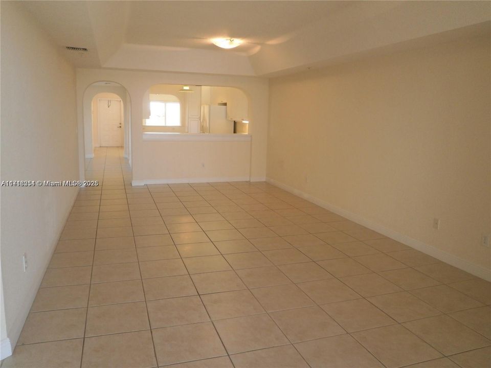 For Rent: $3,250 (2 beds, 2 baths, 1950 Square Feet)