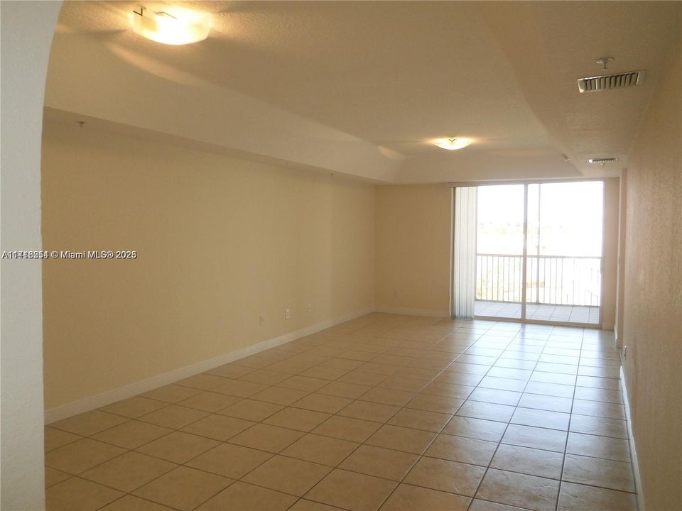 For Rent: $3,250 (2 beds, 2 baths, 1950 Square Feet)