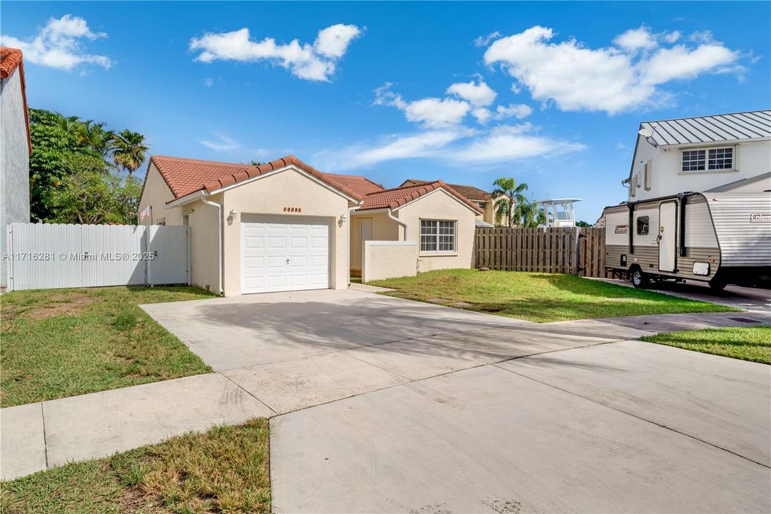 For Sale: $500,000 (3 beds, 3 baths, 1258 Square Feet)