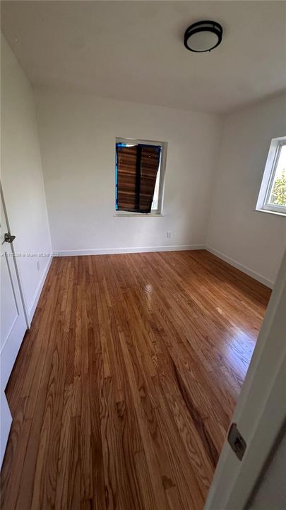 For Rent: $3,000 (2 beds, 1 baths, 912 Square Feet)