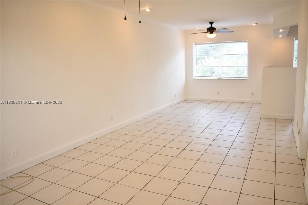 For Rent: $1,470 (1 beds, 1 baths, 680 Square Feet)