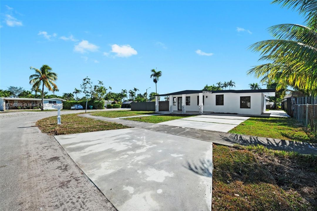 For Sale: $775,000 (3 beds, 2 baths, 1338 Square Feet)