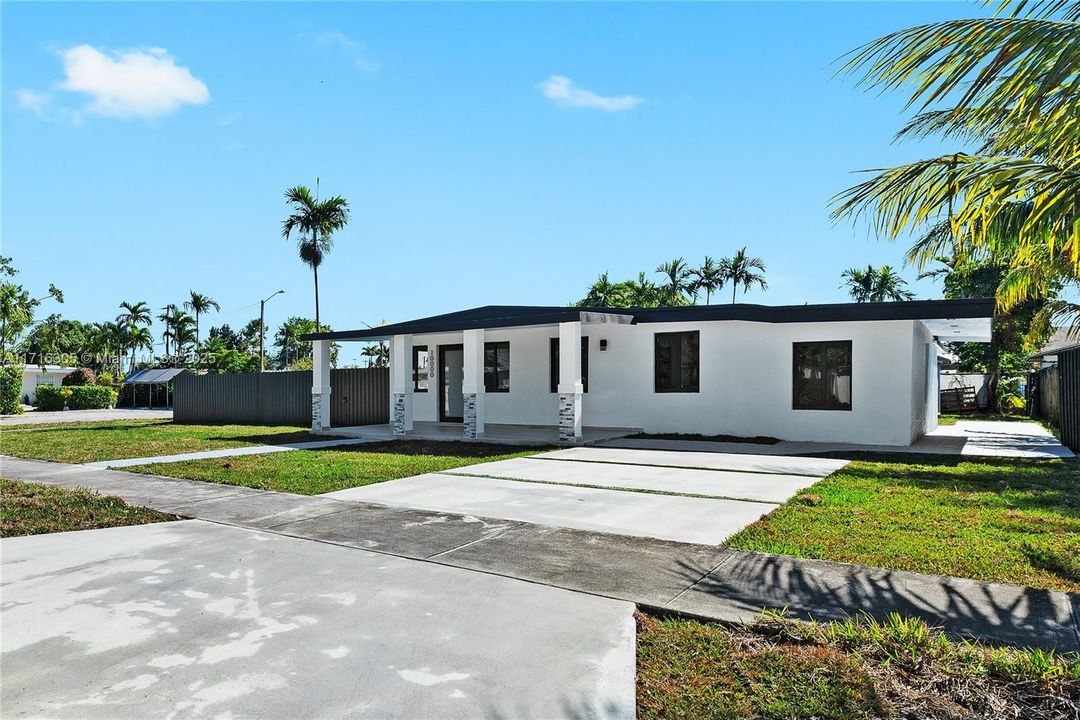 For Sale: $775,000 (3 beds, 2 baths, 1338 Square Feet)