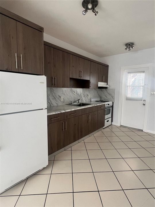 For Rent: $1,645 (0 beds, 1 baths, 420 Square Feet)