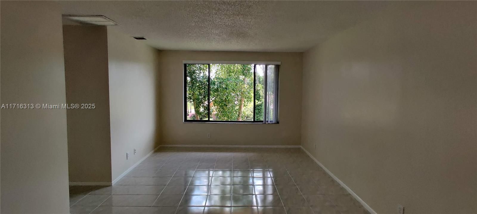 For Sale: $224,900 (2 beds, 2 baths, 840 Square Feet)