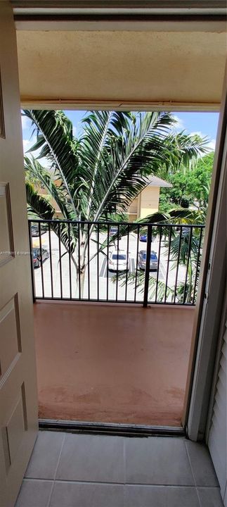 For Sale: $224,900 (2 beds, 2 baths, 840 Square Feet)