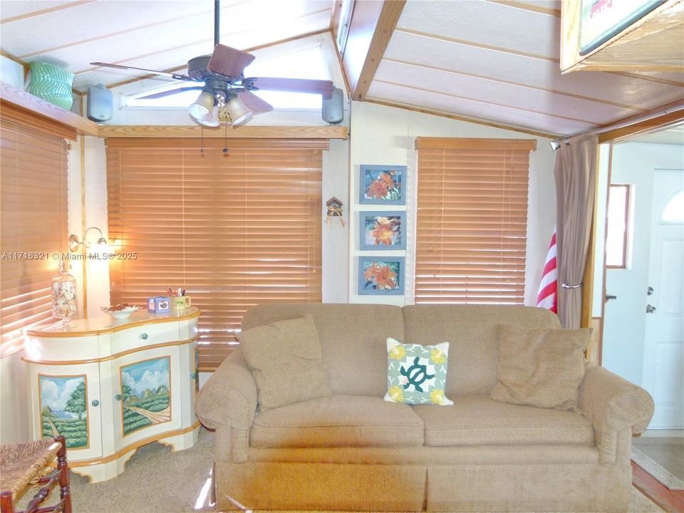 На продажу: $115,000 (1 спален, 1 ванн, 0 Квадратных фут)