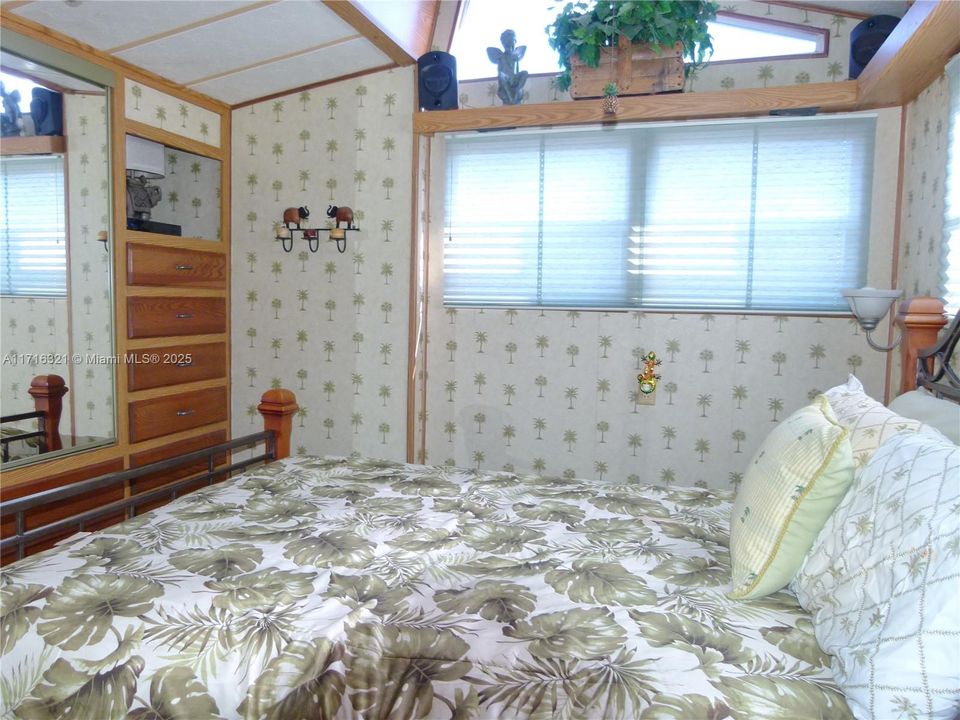 На продажу: $115,000 (1 спален, 1 ванн, 0 Квадратных фут)