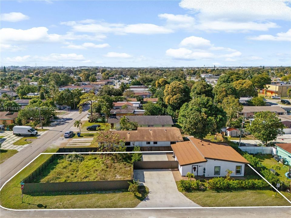 For Sale: $570,000 (3 beds, 2 baths, 1072 Square Feet)