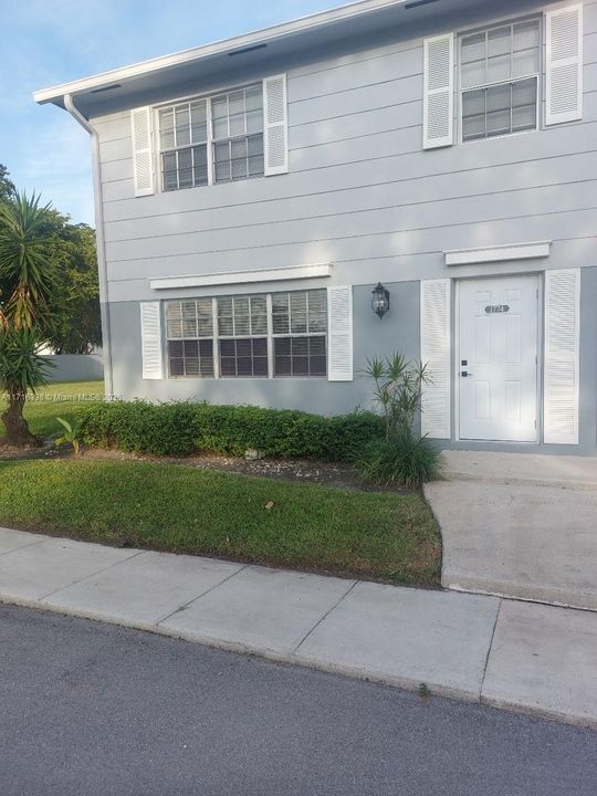 For Rent: $3,150 (3 beds, 2 baths, 1630 Square Feet)