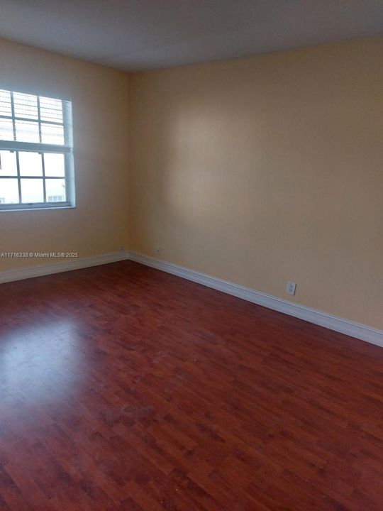 For Rent: $3,150 (3 beds, 2 baths, 1630 Square Feet)