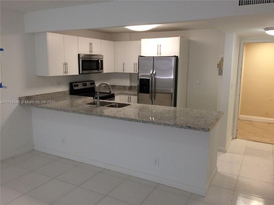 For Rent: $2,000 (1 beds, 1 baths, 699 Square Feet)