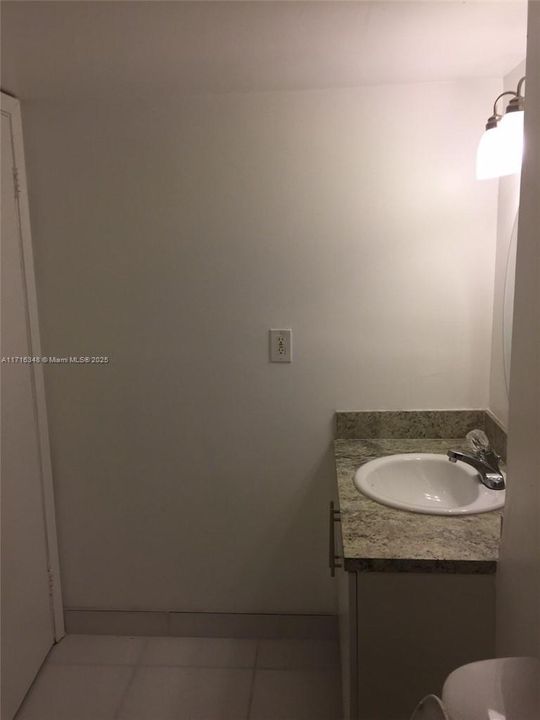 For Rent: $2,000 (1 beds, 1 baths, 699 Square Feet)