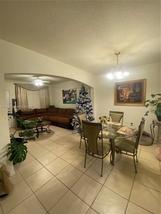 For Sale: $360,000 (2 beds, 2 baths, 1033 Square Feet)