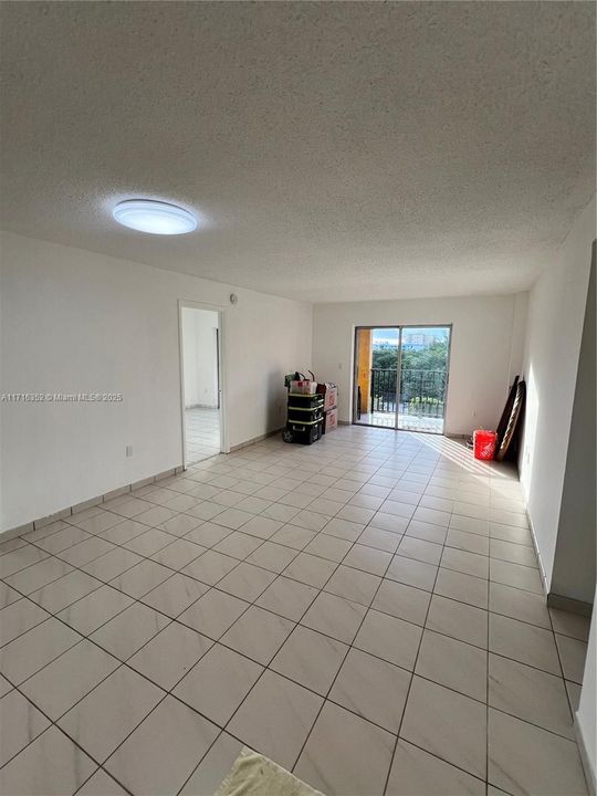 For Rent: $2,900 (3 beds, 2 baths, 1024 Square Feet)