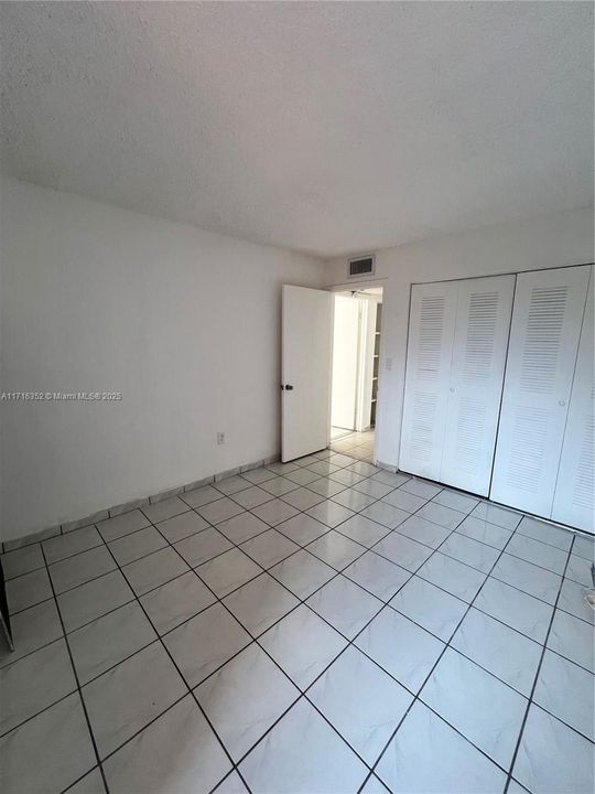 For Rent: $2,900 (3 beds, 2 baths, 1024 Square Feet)