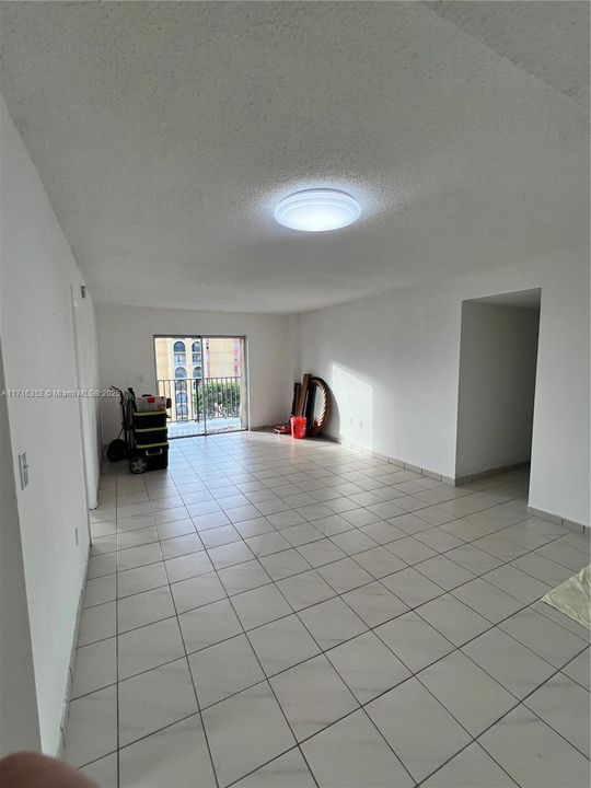 For Rent: $2,900 (3 beds, 2 baths, 1024 Square Feet)