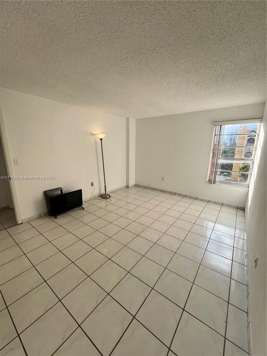 For Rent: $2,900 (3 beds, 2 baths, 1024 Square Feet)