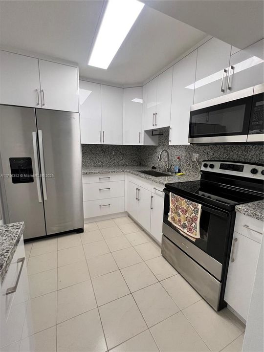 For Rent: $2,900 (3 beds, 2 baths, 1024 Square Feet)