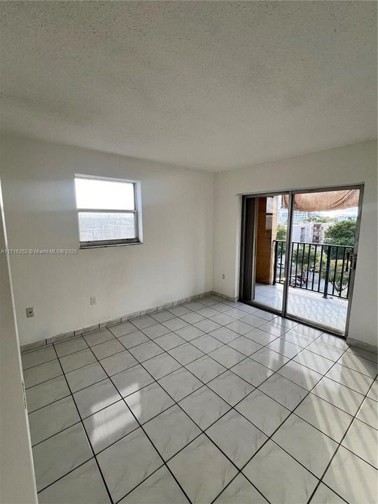 For Rent: $2,900 (3 beds, 2 baths, 1024 Square Feet)