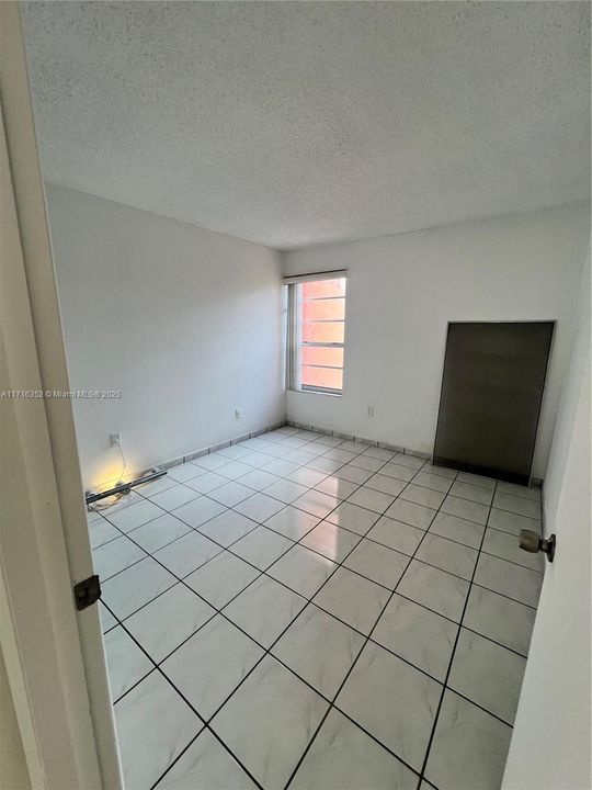 For Rent: $2,900 (3 beds, 2 baths, 1024 Square Feet)