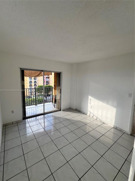 For Rent: $2,900 (3 beds, 2 baths, 1024 Square Feet)