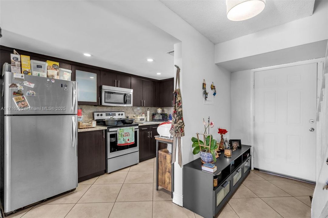 For Sale: $260,000 (1 beds, 1 baths, 1125 Square Feet)