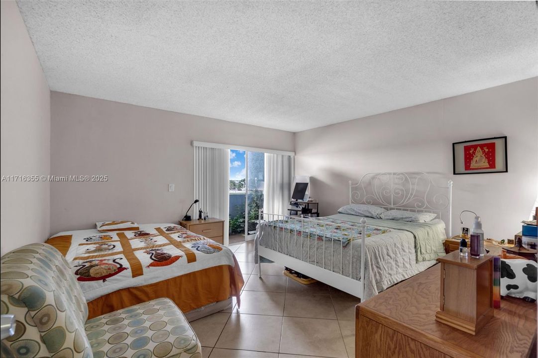 For Sale: $260,000 (1 beds, 1 baths, 1125 Square Feet)