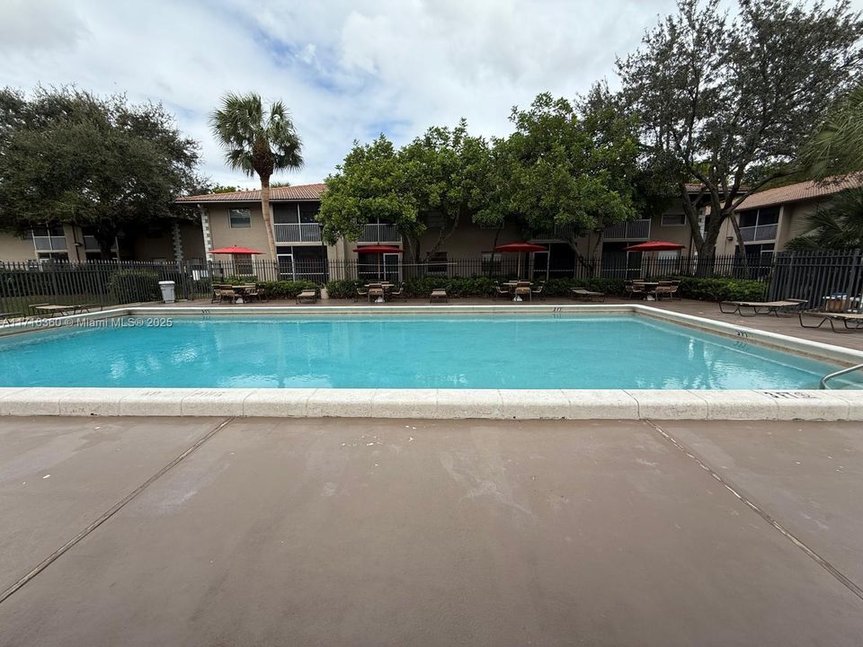 For Rent: $2,000 (2 beds, 2 baths, 805 Square Feet)