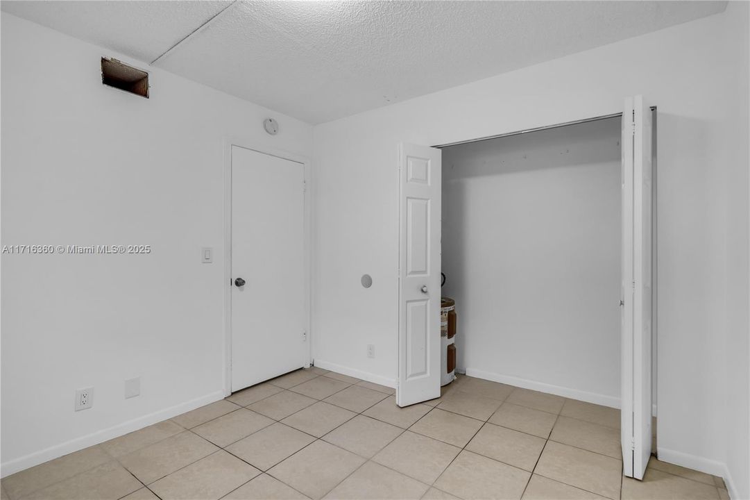 For Rent: $2,000 (2 beds, 2 baths, 805 Square Feet)