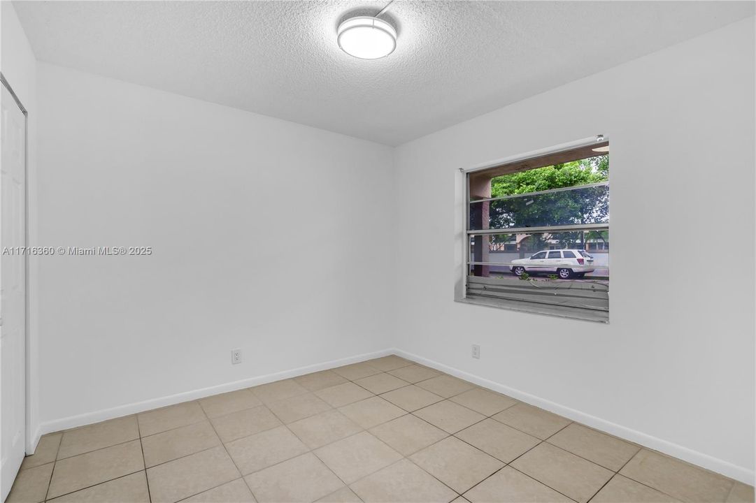 For Rent: $2,000 (2 beds, 2 baths, 805 Square Feet)