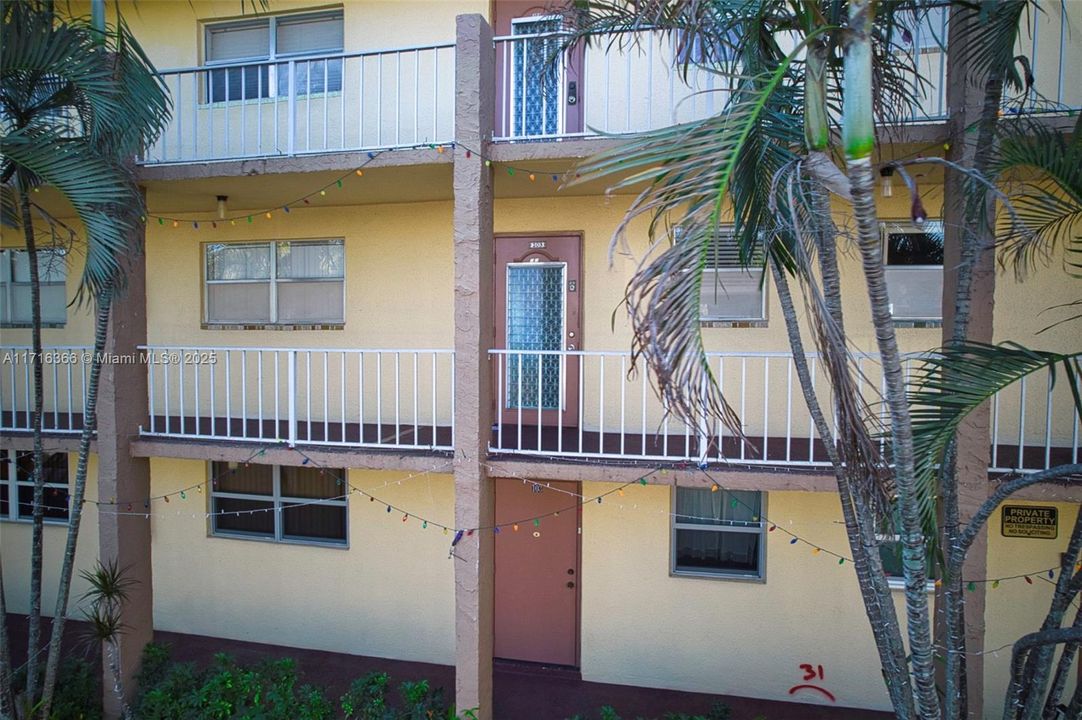 For Sale: $149,000 (2 beds, 2 baths, 850 Square Feet)