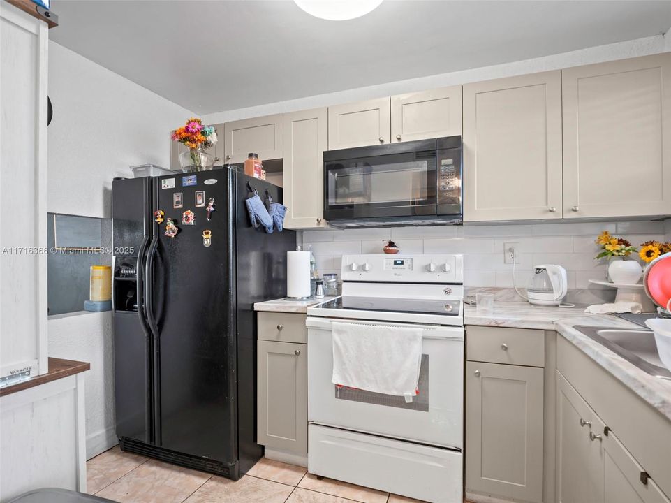 For Sale: $149,000 (2 beds, 2 baths, 850 Square Feet)