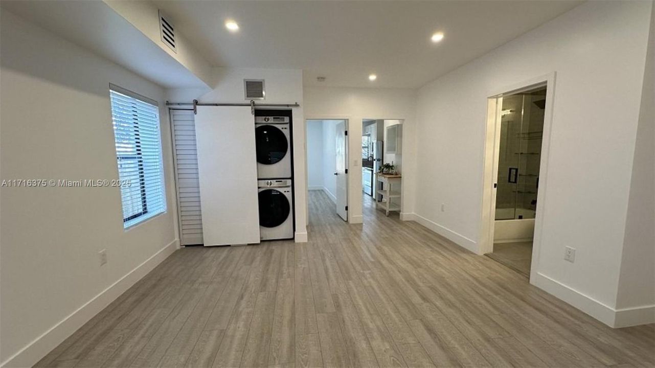 For Rent: $2,995 (2 beds, 1 baths, 1158 Square Feet)