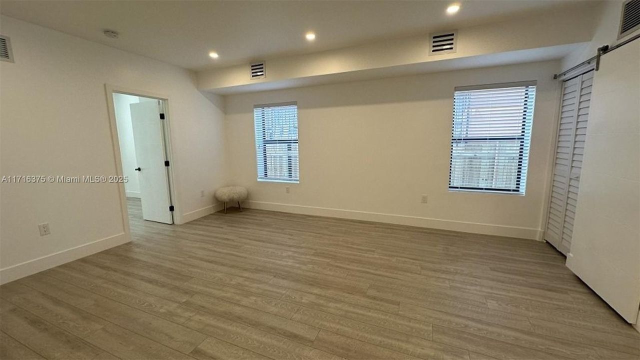 For Rent: $2,995 (2 beds, 1 baths, 1158 Square Feet)